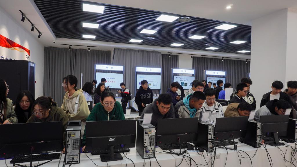 计算机科学与技术学院开展新生入学专业教育-大数据学院